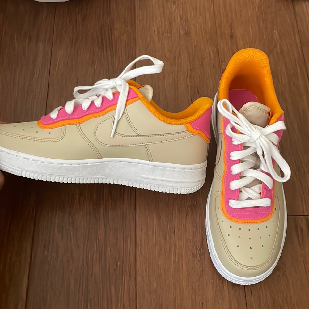 Brown Wmns Air Force 1 '07 Desert Ore-laser Fuchsia
